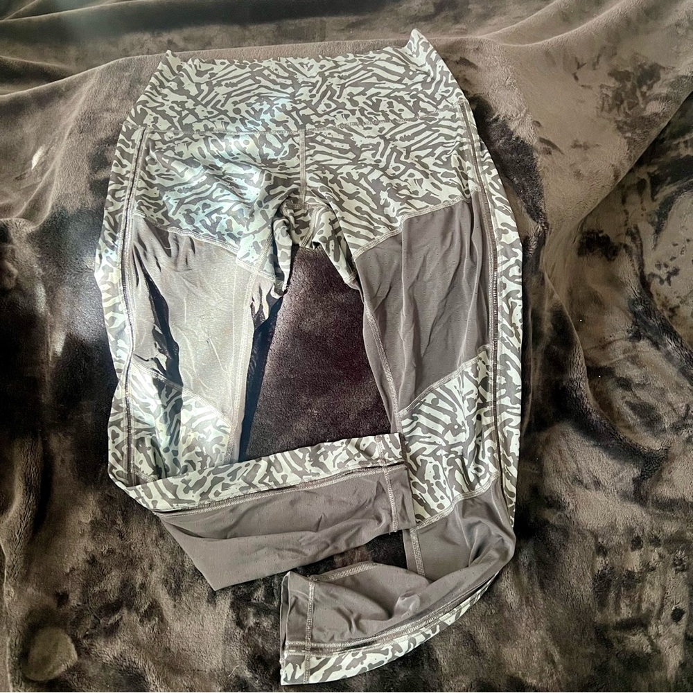 Lululemon Athletica Hot to Street Leggings